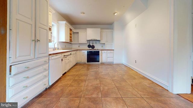 3162 BEDMINSTER RD, Perkasie, PA 18944