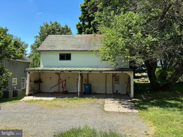 3162 BEDMINSTER RD, Perkasie, PA 18944
