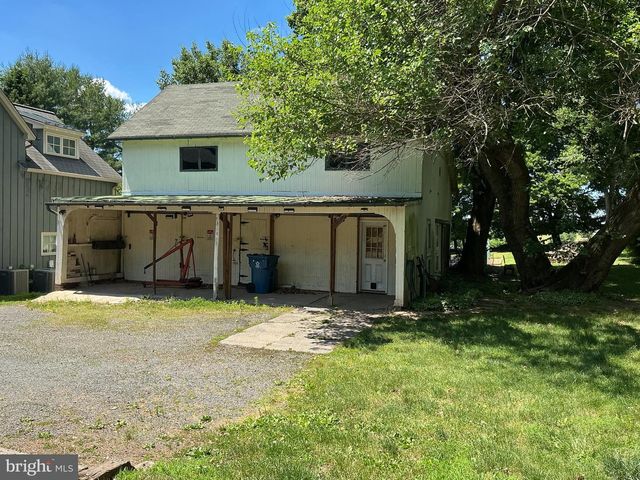 3162 BEDMINSTER RD, Perkasie, PA 18944