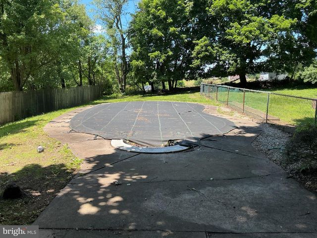 3162 BEDMINSTER RD, Perkasie, PA 18944