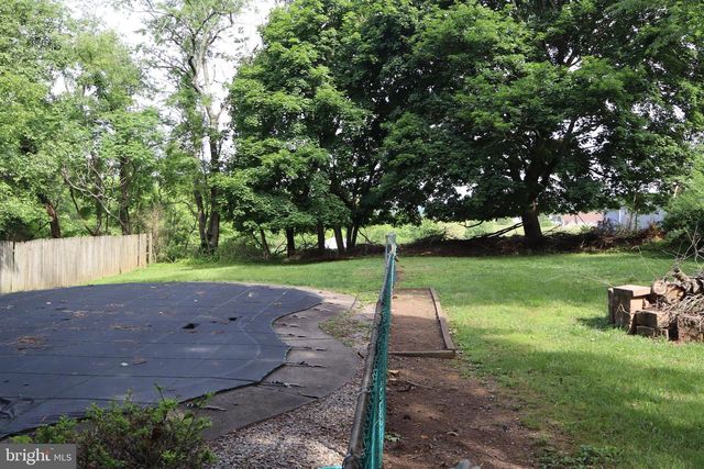 3162 BEDMINSTER RD, Perkasie, PA 18944