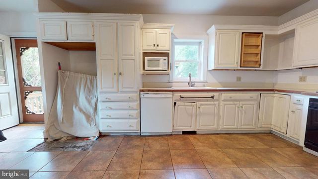 3162 BEDMINSTER RD, Perkasie, PA 18944