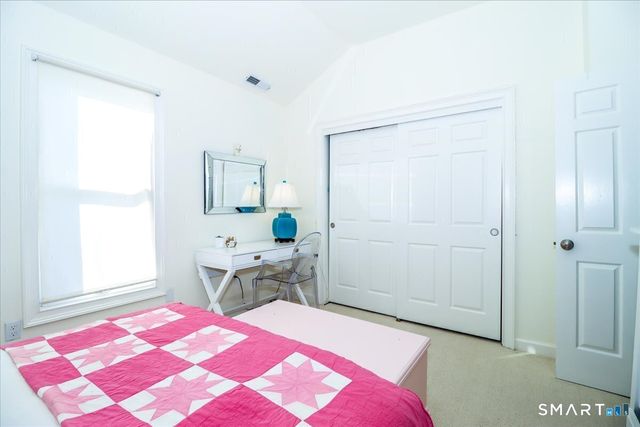 82 Bywatyr Lane 82, Bridgeport, CT 06605