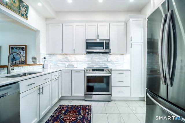82 Bywatyr Lane 82, Bridgeport, CT 06605