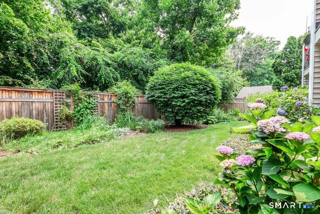 82 Bywatyr Lane 82, Bridgeport, CT 06605