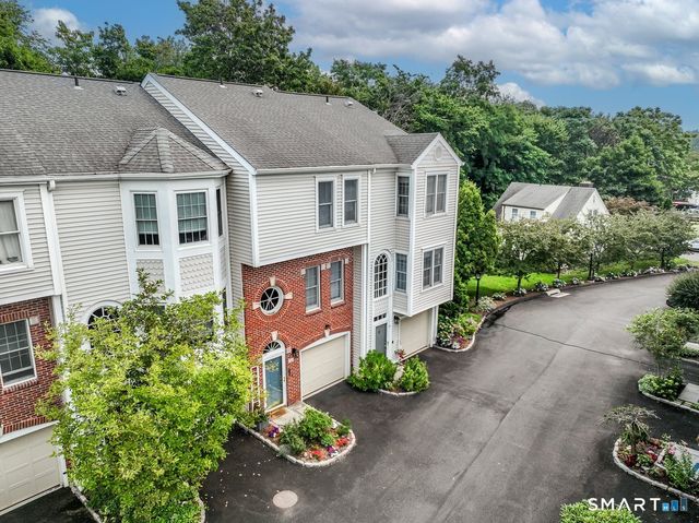 82 Bywatyr Lane 82, Bridgeport, CT 06605