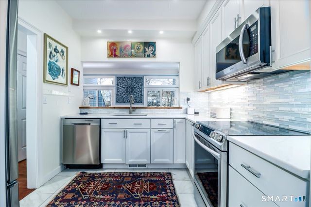 82 Bywatyr Lane 82, Bridgeport, CT 06605