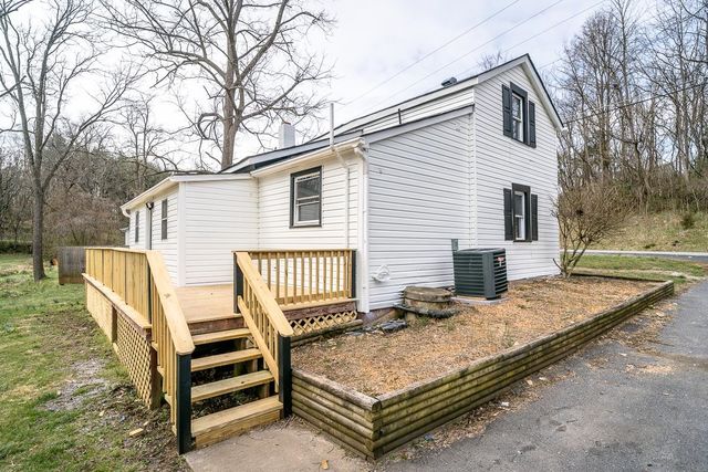 537 STRAITH ST, Staunton, VA 24401