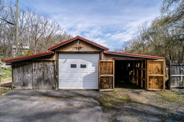 537 STRAITH ST, Staunton, VA 24401