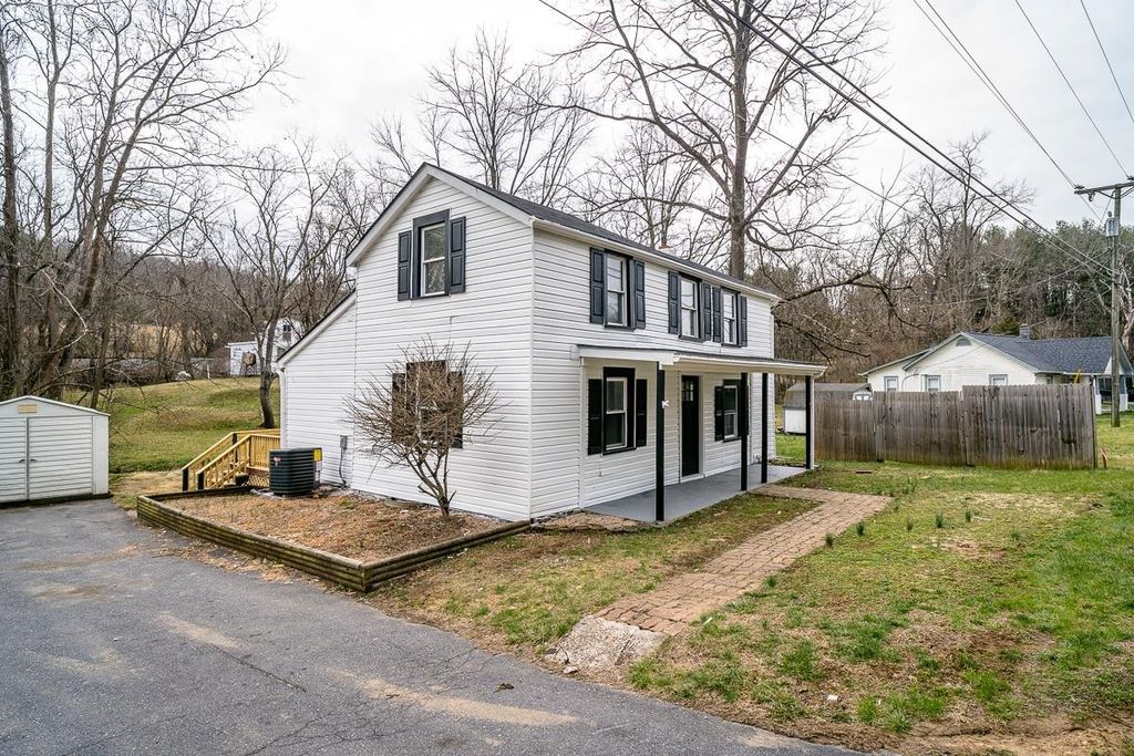 537 STRAITH ST, Staunton, VA 24401