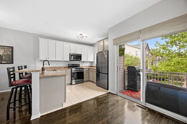 1103 LONGWOOD Drive, Lisle, IL 60532