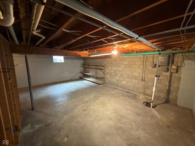 42 S Ross Street, Columbus, IN 47201