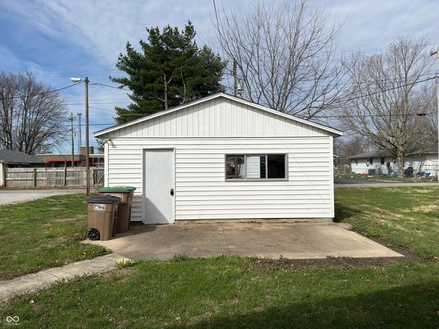 42 S Ross Street, Columbus, IN 47201