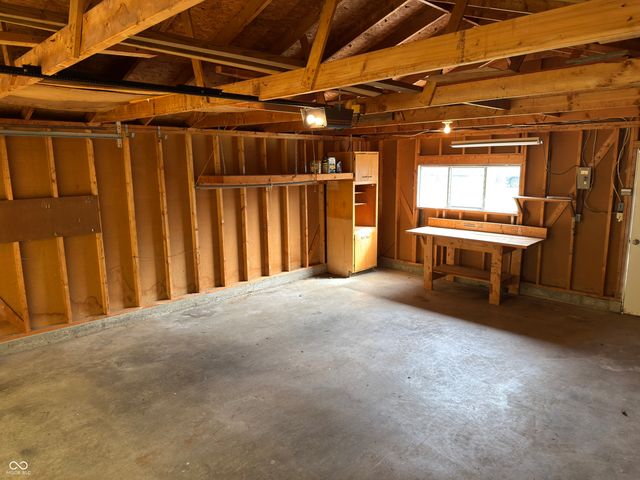 42 S Ross Street, Columbus, IN 47201