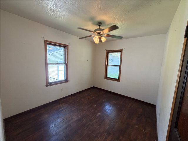 1315 E 25th Street, Des Moines, IA 50317