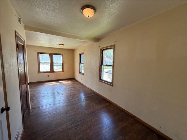 1315 E 25th Street, Des Moines, IA 50317