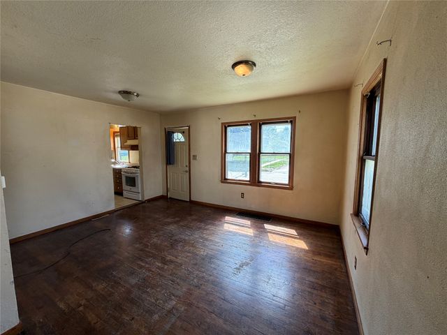 1315 E 25th Street, Des Moines, IA 50317