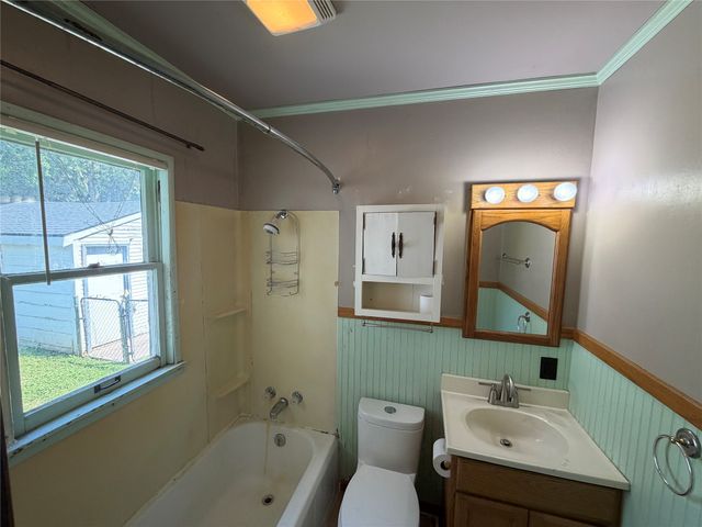 1315 E 25th Street, Des Moines, IA 50317