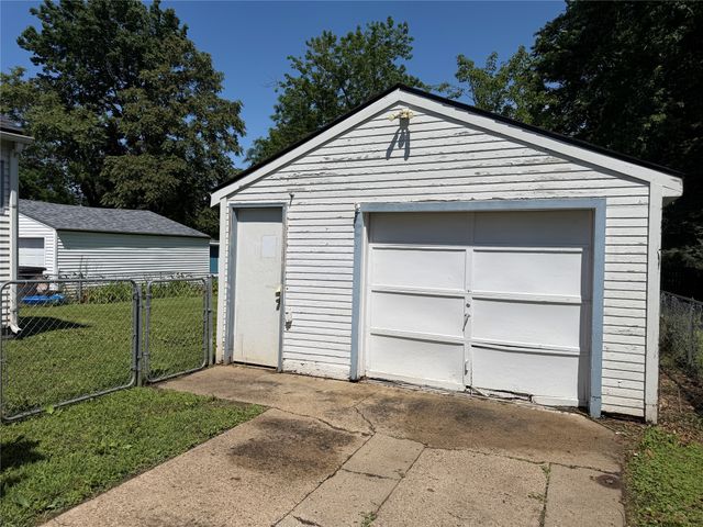 1315 E 25th Street, Des Moines, IA 50317