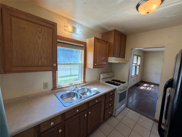 1315 E 25th Street, Des Moines, IA 50317