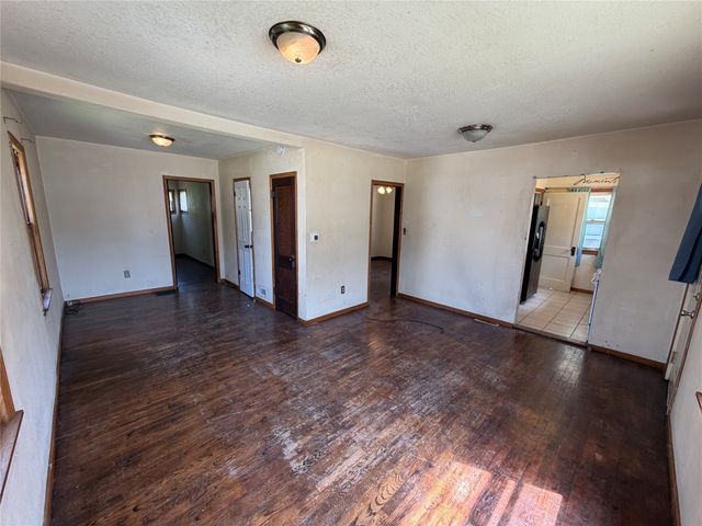 1315 E 25th Street, Des Moines, IA 50317