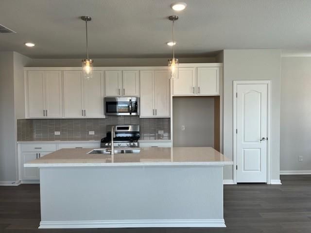 104 Greinert DR, Taylor, TX 76574