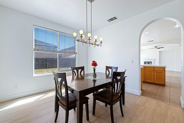 7087 E Fedora Avenue E, Fresno, CA 93737