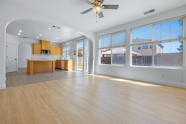 7087 E Fedora Avenue E, Fresno, CA 93737