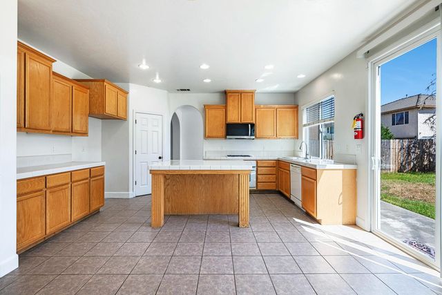 7087 E Fedora Avenue E, Fresno, CA 93737