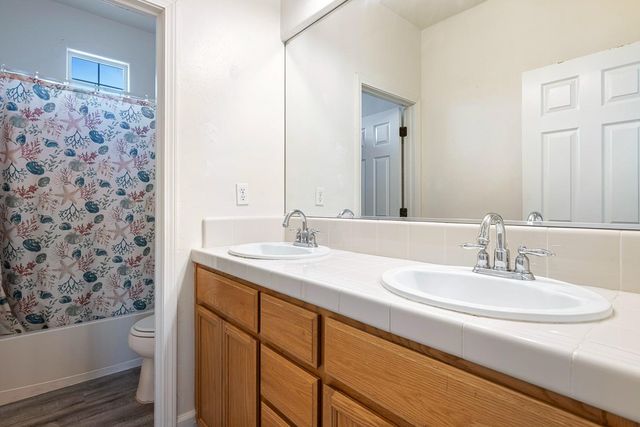 7087 E Fedora Avenue E, Fresno, CA 93737