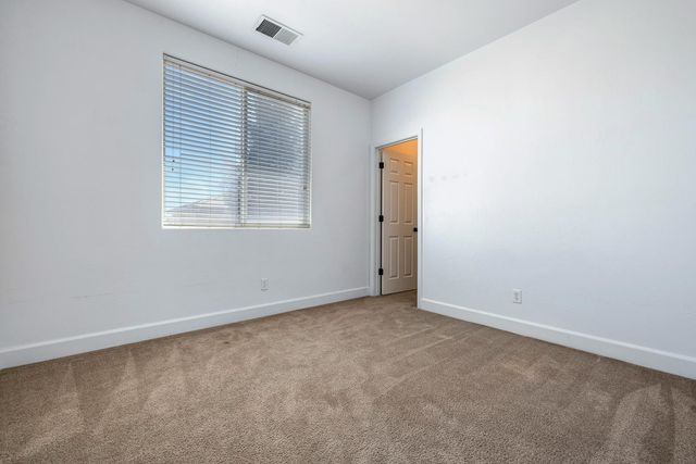 7087 E Fedora Avenue E, Fresno, CA 93737