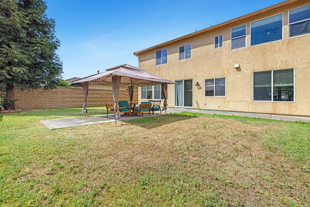 7087 E Fedora Avenue E, Fresno, CA 93737