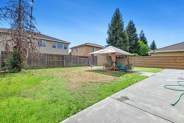 7087 E Fedora Avenue E, Fresno, CA 93737