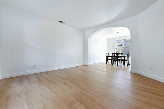 7087 E Fedora Avenue E, Fresno, CA 93737