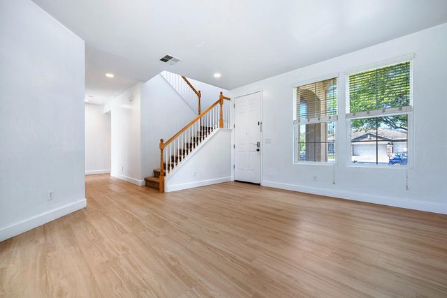 7087 E Fedora Avenue E, Fresno, CA 93737
