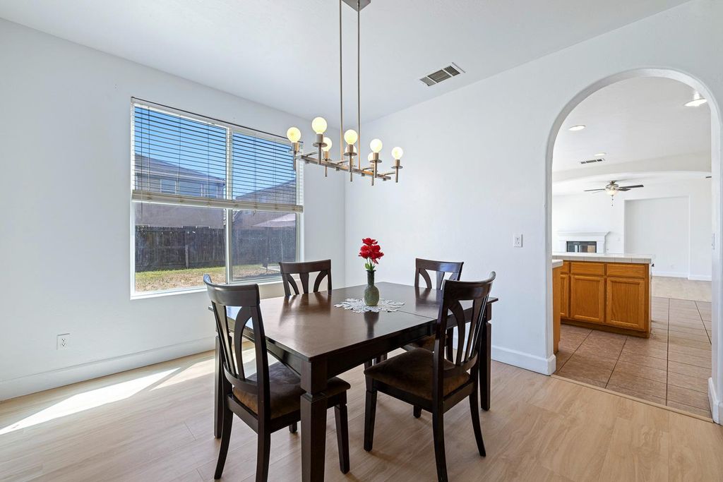Image 10 of property listing at 7087 E Fedora Avenue E, Fresno, CA 93737