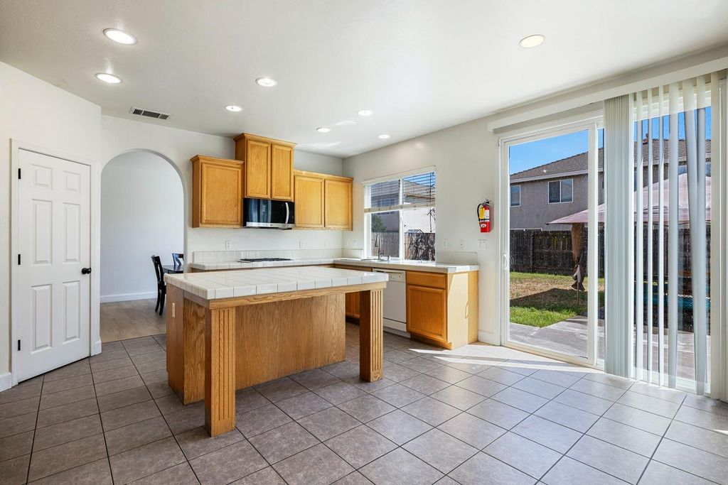 Image 17 of property listing at 7087 E Fedora Avenue E, Fresno, CA 93737