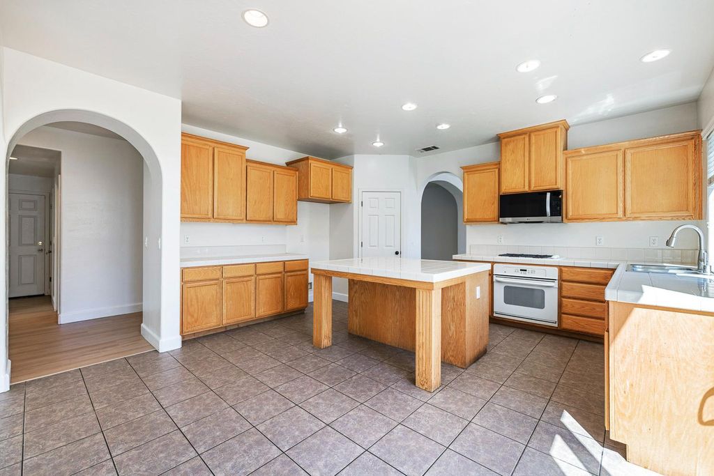Image 18 of property listing at 7087 E Fedora Avenue E, Fresno, CA 93737