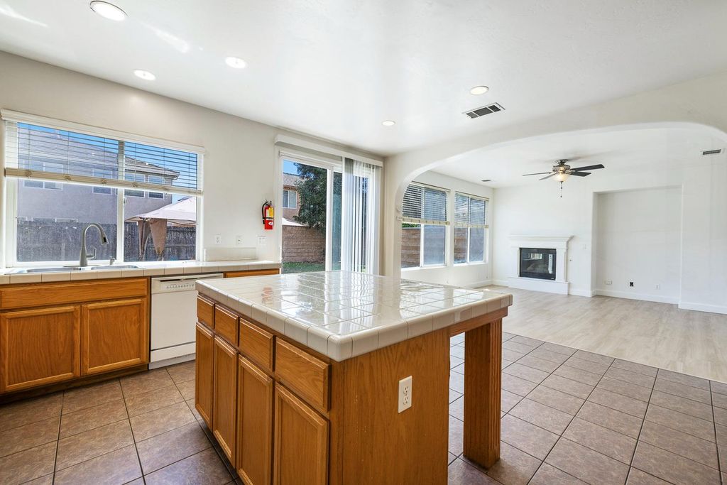 Image 20 of property listing at 7087 E Fedora Avenue E, Fresno, CA 93737