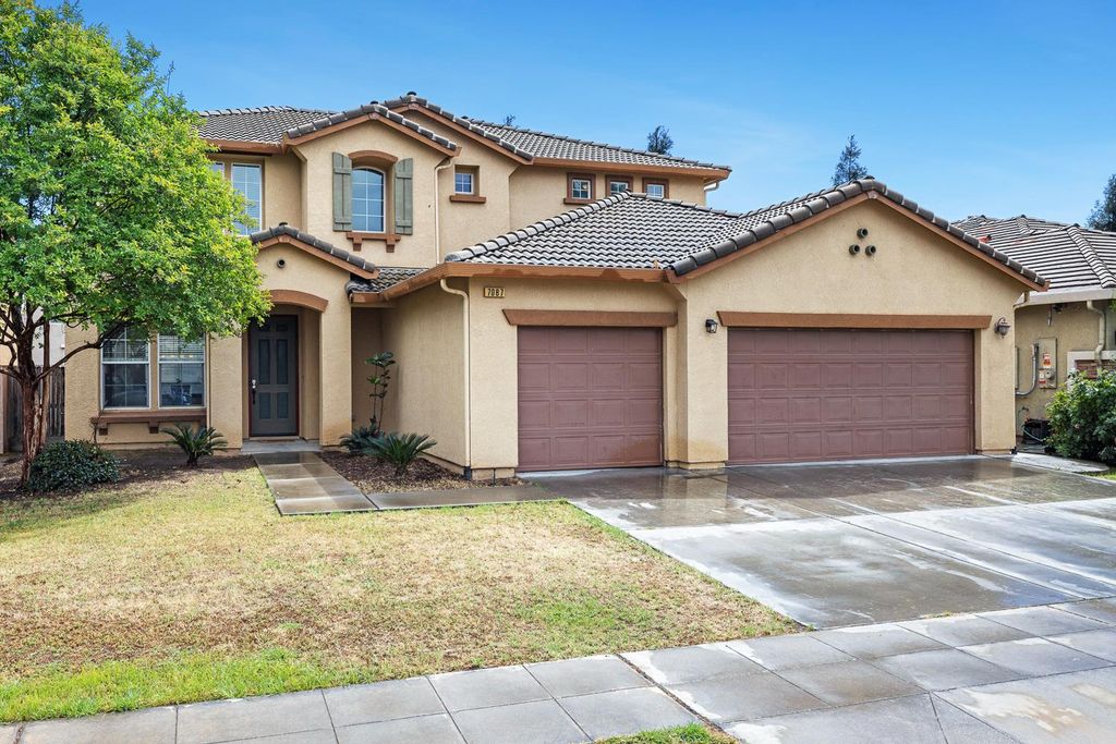 Image 3 of property listing at 7087 E Fedora Avenue E, Fresno, CA 93737