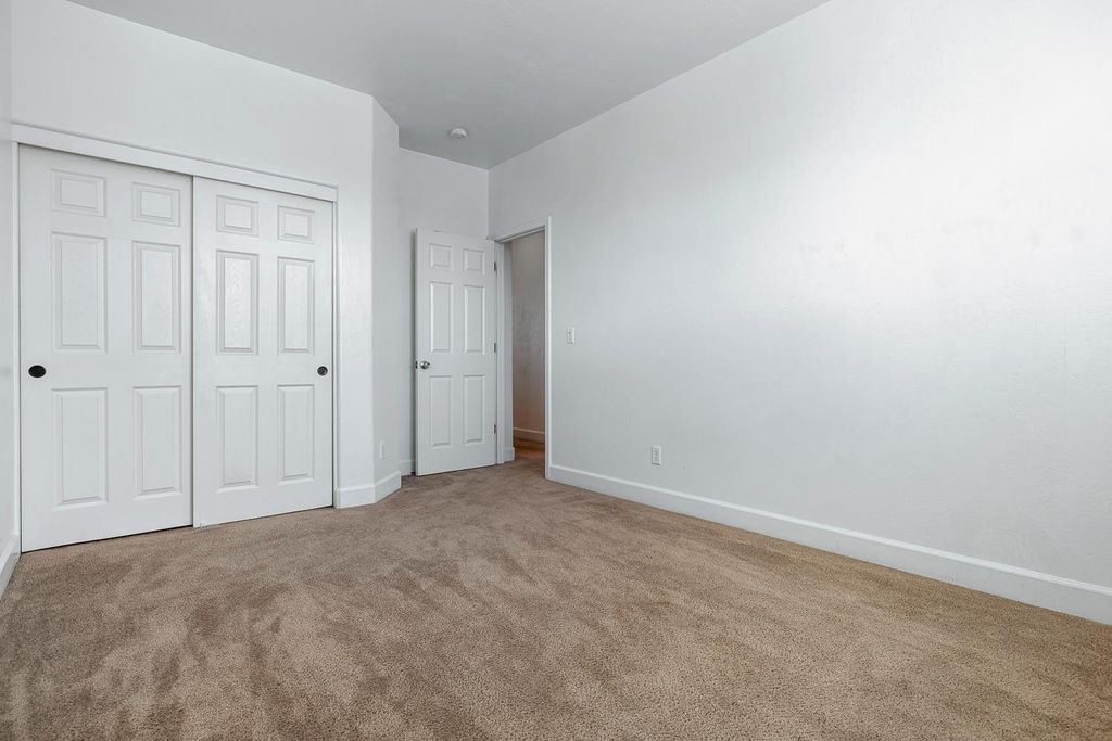 Image 32 of property listing at 7087 E Fedora Avenue E, Fresno, CA 93737