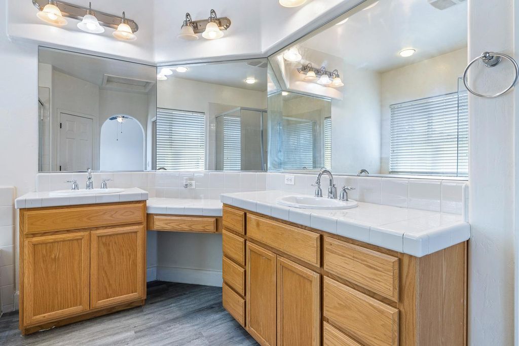 Image 41 of property listing at 7087 E Fedora Avenue E, Fresno, CA 93737