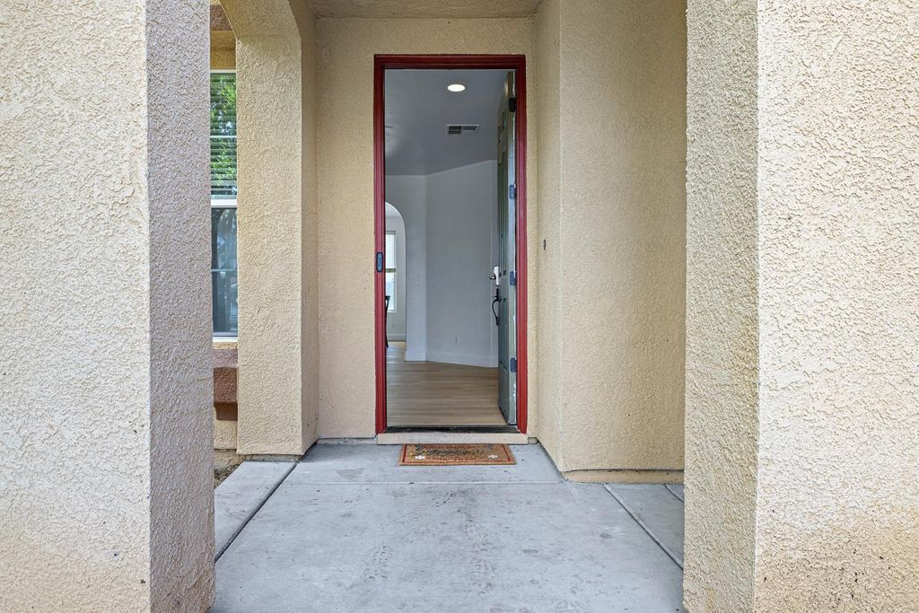 Image 5 of property listing at 7087 E Fedora Avenue E, Fresno, CA 93737