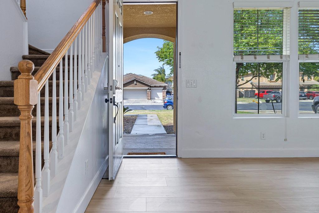 Image 6 of property listing at 7087 E Fedora Avenue E, Fresno, CA 93737