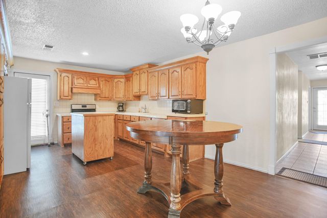 906 N 3rd Street, Brownfield, TX 79316