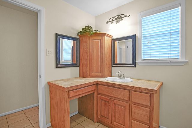 906 N 3rd Street, Brownfield, TX 79316