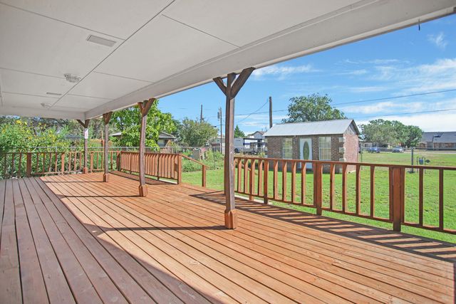 906 N 3rd Street, Brownfield, TX 79316