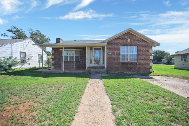 906 N 3rd Street, Brownfield, TX 79316