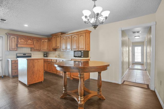 906 N 3rd Street, Brownfield, TX 79316