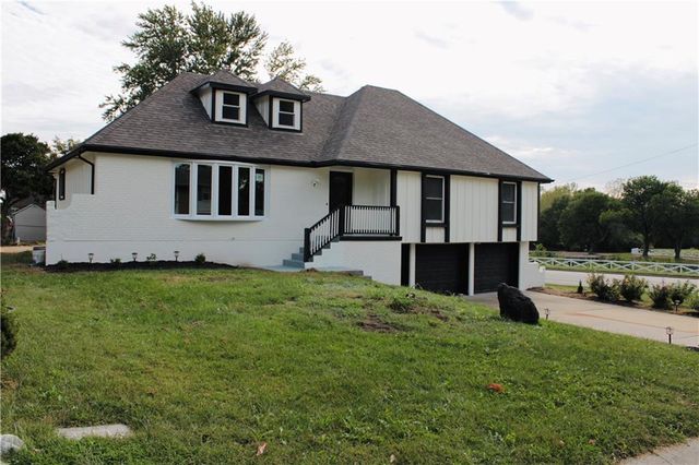 16001 E 30 Street, Independence, MO 64055